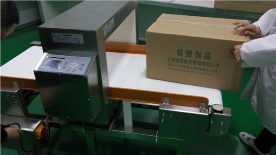 金屬檢測機(jī)客戶現(xiàn)場1